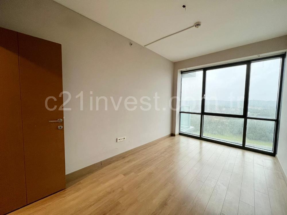 5.levent torunlarda satılık boş 1+1 yüksek kat 