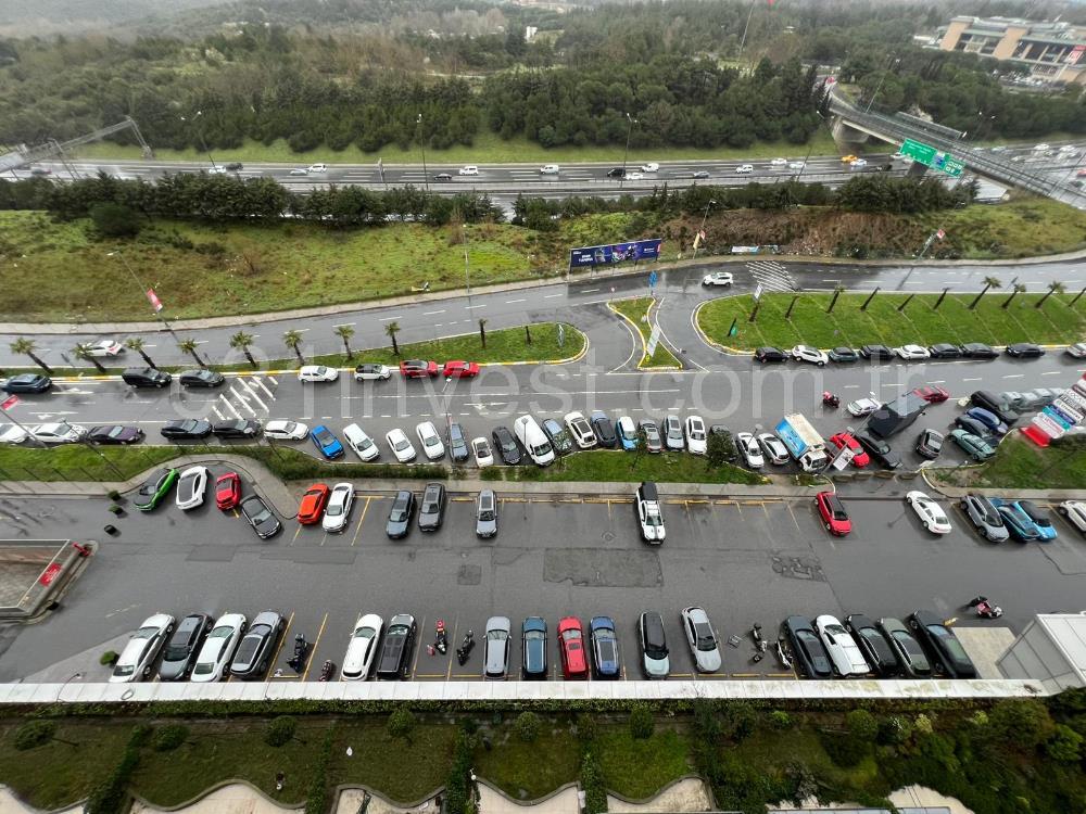 5.levent torunlarda satılık boş 1+1 yüksek kat 