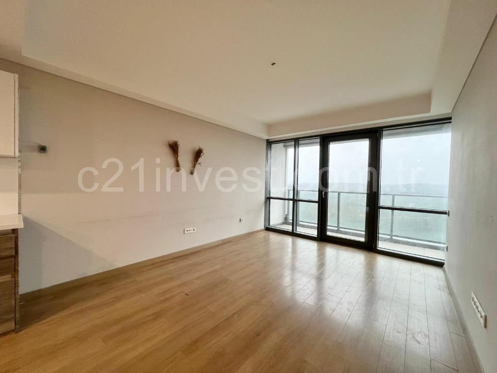 5.levent torunlarda satılık boş 1+1 yüksek kat 