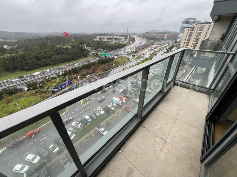 5.levent torunlarda satılık boş 1+1 yüksek kat 