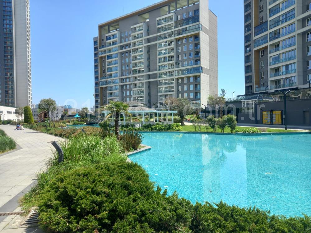 BAHÇEŞEHİR GÖL PANORAMADA MÜKEMMEL HAVUZ CEPHE EŞYALI BOŞ 2+1