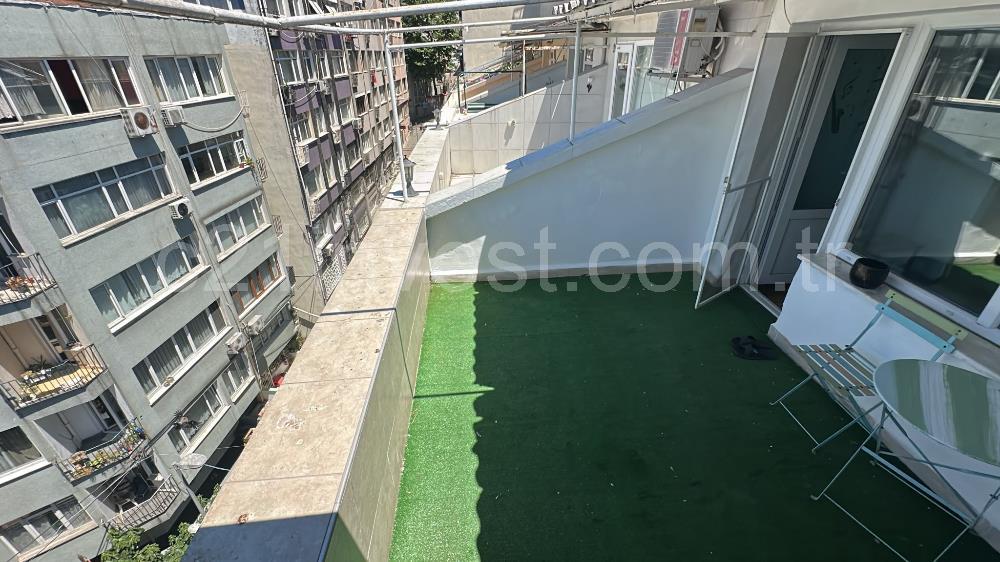 Beşiktaş Serencbey'de Deniz Manzaralı Teraslı Eşyalı 2+1 Kiralık