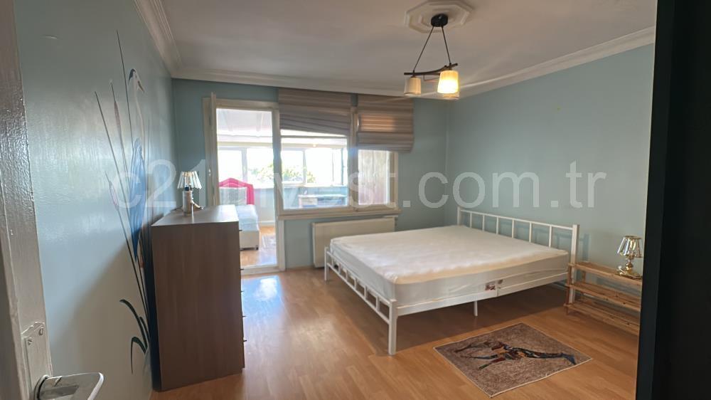 Beşiktaş Serencbey'de Deniz Manzaralı Teraslı Eşyalı 2+1 Kiralık