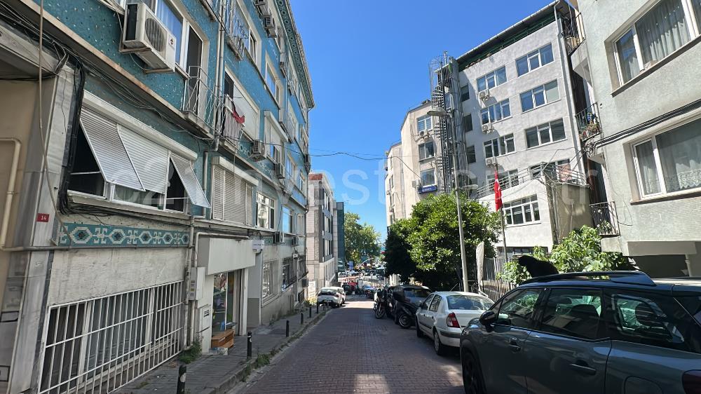 Beşiktaş Serencbey'de Deniz Manzaralı Teraslı Eşyalı 2+1 Kiralık