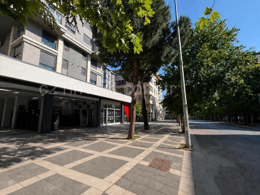 Bostancı Satılık Dükkan 600m2 Ana Caddeye 18mt Cepheli Mağza