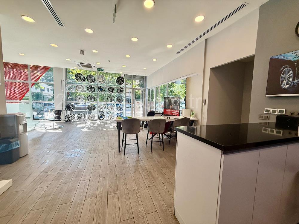 Bostancı Satılık Dükkan 600m2 Ana Caddeye 18mt Cepheli Mağza
