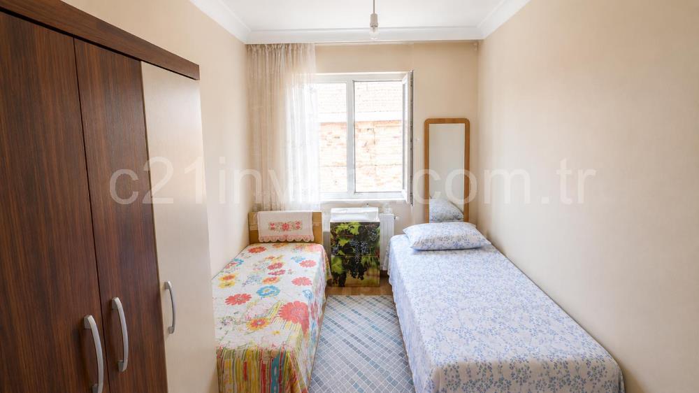 KAĞITHANE ÇAĞLAYAN'DA MERKEZİ KONUMDA 2+1 SATILIK DAİRE
