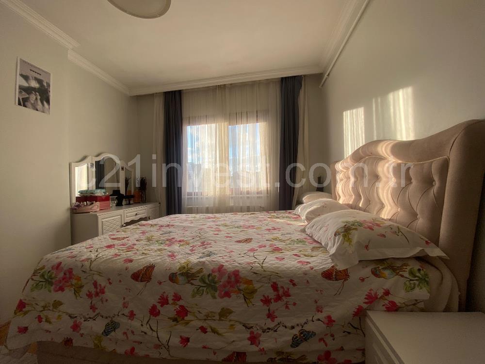 Kağıthane Çeliktepe'de Acil Satılık Ful Tadilatlı 2+1 Daire