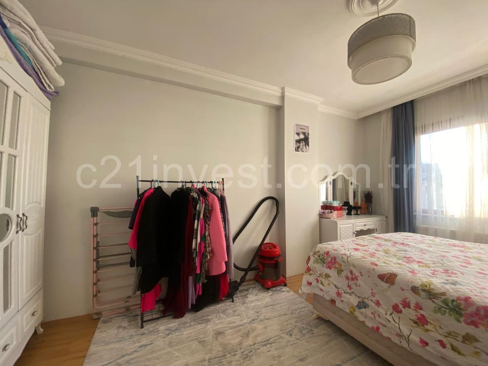 Kağıthane Çeliktepe'de Acil Satılık Ful Tadilatlı 2+1 Daire