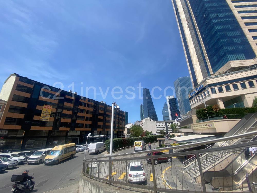 Kanyon ve Özdilek Avm'ye Komşu Cadde Üzeri Kiralık Dükkan