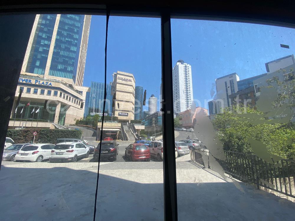 Kanyon ve Özdilek Avm'ye Komşu Cadde Üzeri Kiralık Dükkan