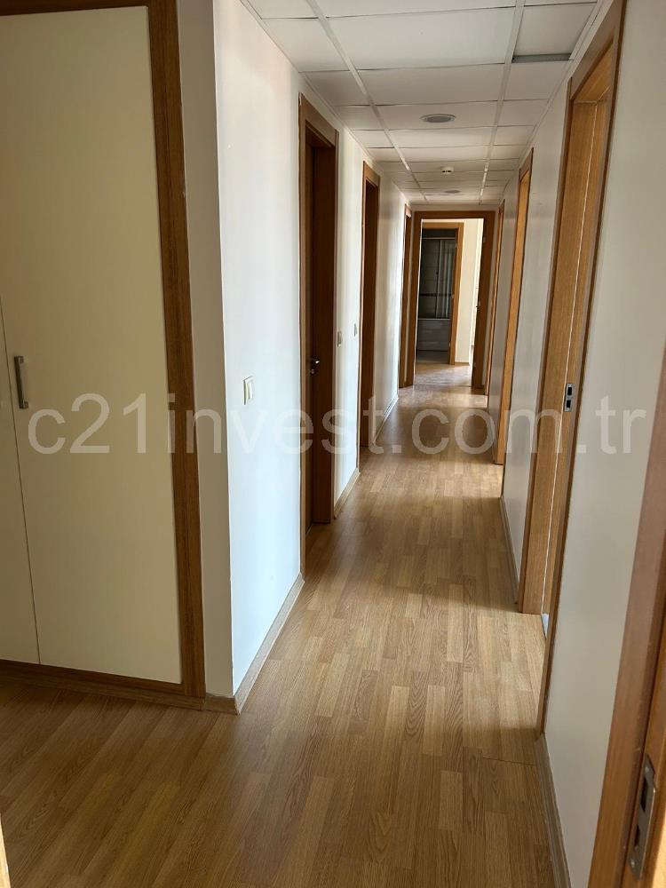 KRİSTALŞEHİR METROBÜSE KOMŞU 3+1 GENİŞ SATILIK DAİRE