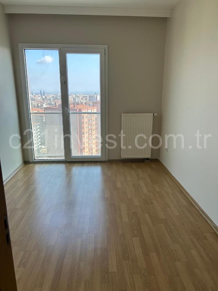 KRİSTALŞEHİR METROBÜSE KOMŞU 3+1 GENİŞ SATILIK DAİRE