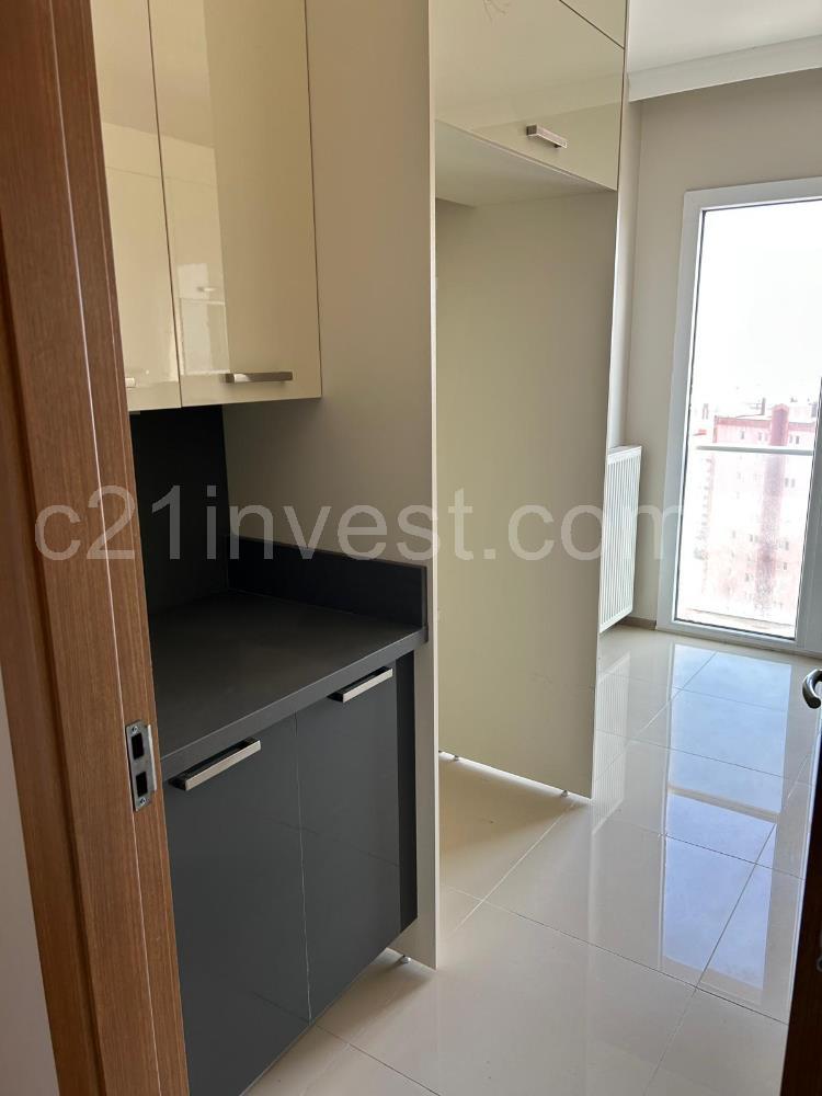 KRİSTALŞEHİR METROBÜSE KOMŞU 3+1 GENİŞ SATILIK DAİRE