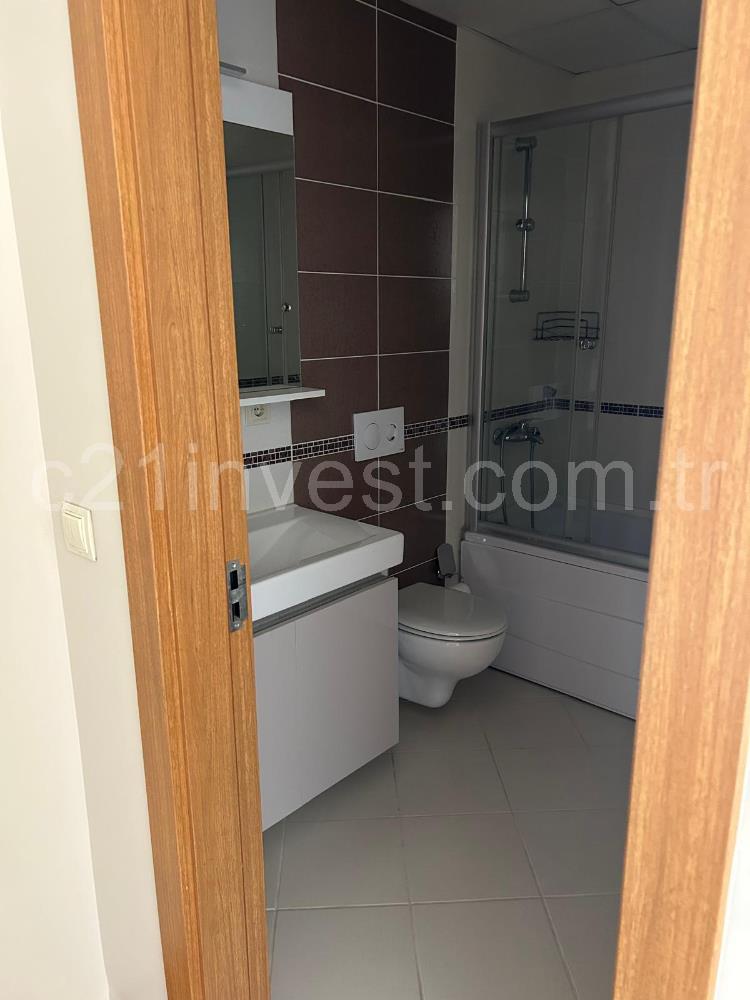 KRİSTALŞEHİR METROBÜSE KOMŞU 3+1 GENİŞ SATILIK DAİRE