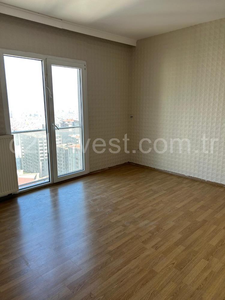 KRİSTALŞEHİR METROBÜSE KOMŞU 3+1 GENİŞ SATILIK DAİRE