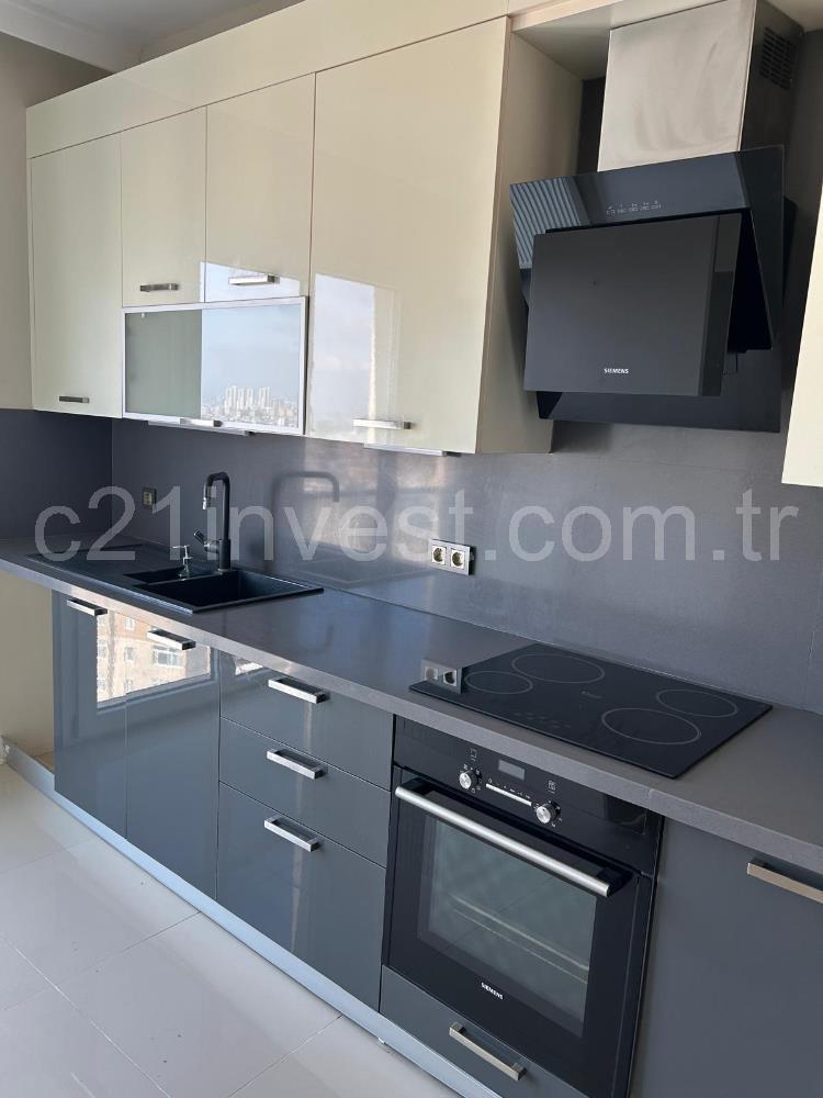 KRİSTALŞEHİR METROBÜSE KOMŞU 3+1 GENİŞ SATILIK DAİRE