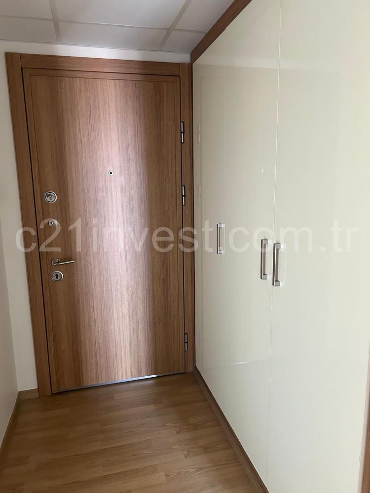 KRİSTALŞEHİR METROBÜSE KOMŞU 3+1 GENİŞ SATILIK DAİRE