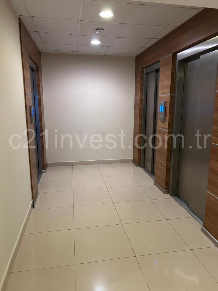 KRİSTALŞEHİR METROBÜSE KOMŞU 3+1 GENİŞ SATILIK DAİRE