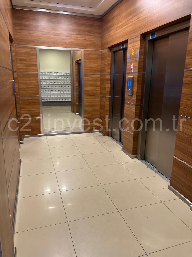 KRİSTALŞEHİR METROBÜSE KOMŞU 3+1 GENİŞ SATILIK DAİRE