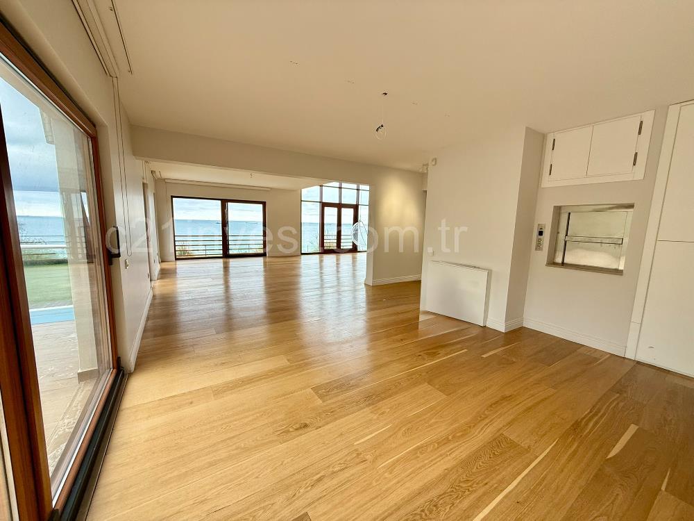 Marenegro Villaları 8+2 Büyük Tip Denize Sıfır Lüks Villa