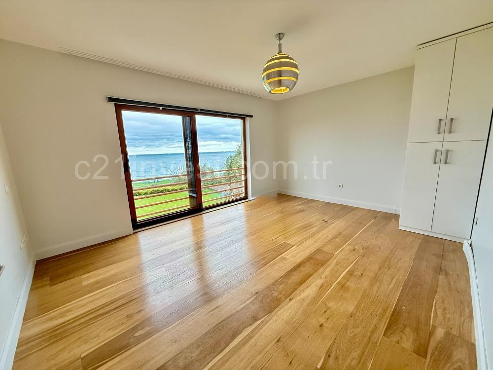 Marenegro Villaları 8+2 Büyük Tip Denize Sıfır Lüks Villa