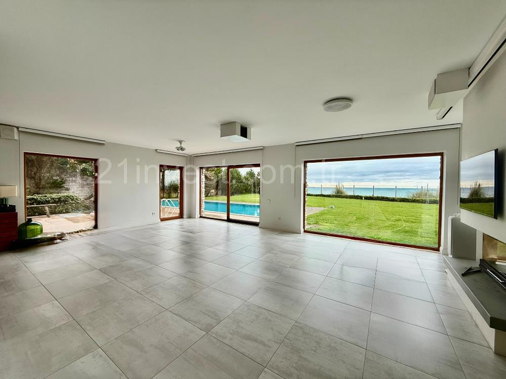 Marenegro Villaları 8+2 Büyük Tip Denize Sıfır Lüks Villa