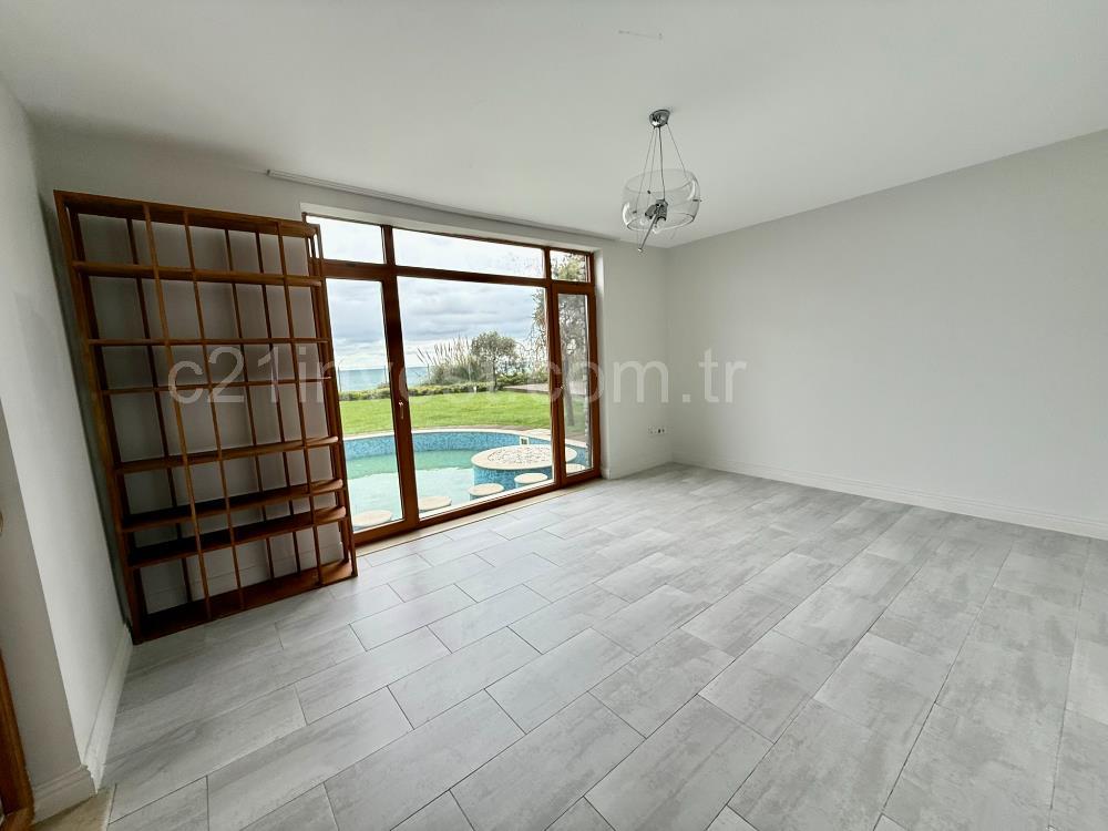 Marenegro Villaları 8+2 Büyük Tip Denize Sıfır Lüks Villa