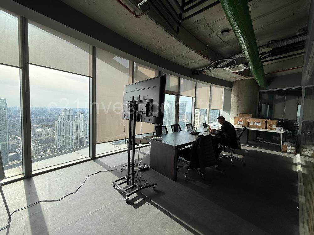 Maslak Kiralık Ofis Spine Tower 650m2 Boğaz Manzaralı Şık Ofis