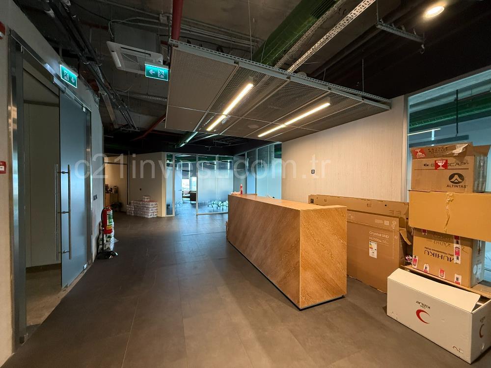 Maslak Kiralık Ofis Spine Tower 650m2 Boğaz Manzaralı Şık Ofis