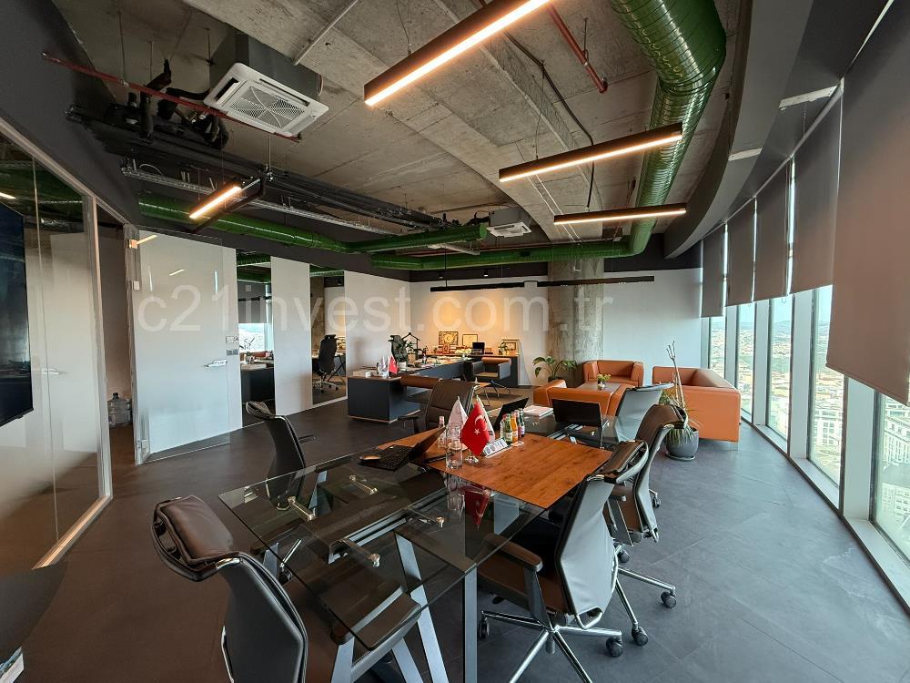 Maslak Kiralık Ofis Spine Tower 650m2 Boğaz Manzaralı Şık Ofis