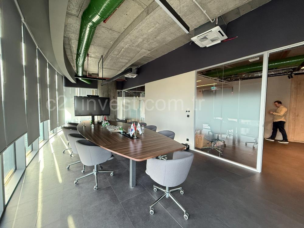 Maslak Kiralık Ofis Spine Tower 650m2 Boğaz Manzaralı Şık Ofis