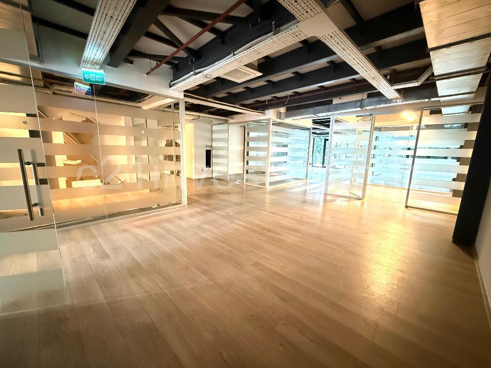 Porta Vadi Kurumsal Kiracılı Satılık 1000m2 Kdv'li Dükkan