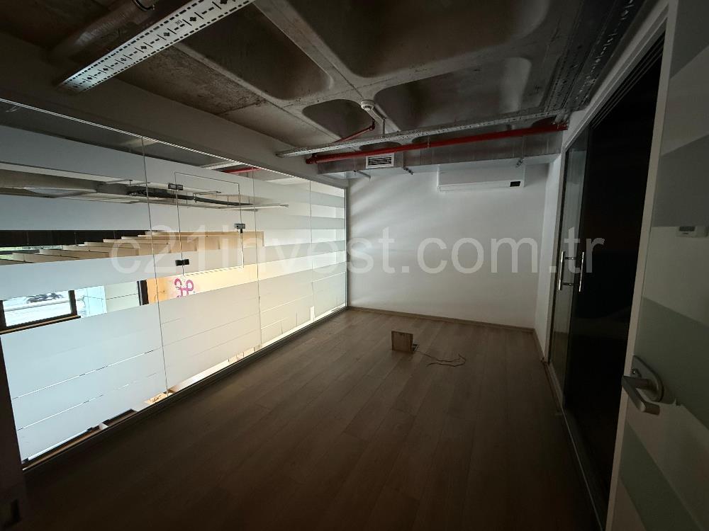 Porta Vadi Kurumsal Kiracılı Satılık 1000m2 Kdv'li Dükkan