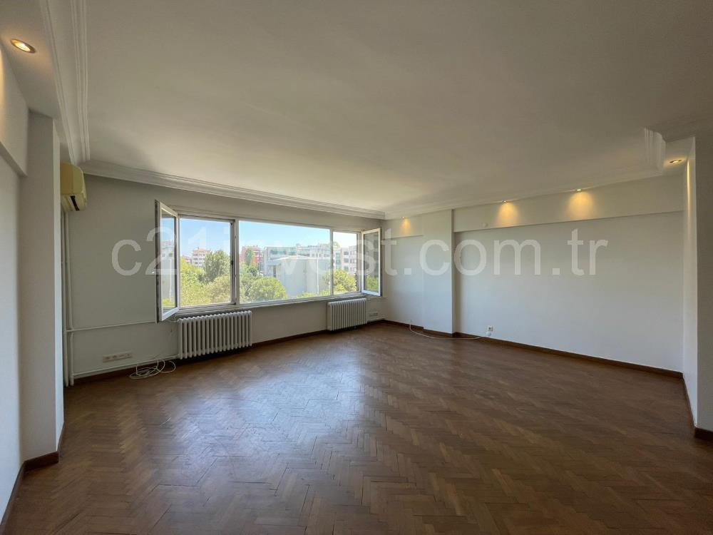 Rumelihisarı Satılık 3+1 Daire Boğaz Manzara Boğaziçi Üni. Yanı
