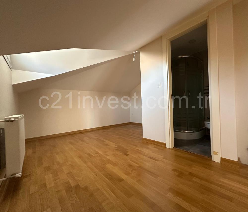 SAHRAYICEDİT'TE 3+2 SATILIK DUBLEKS FERAH, BENZERSİZ DAİRE