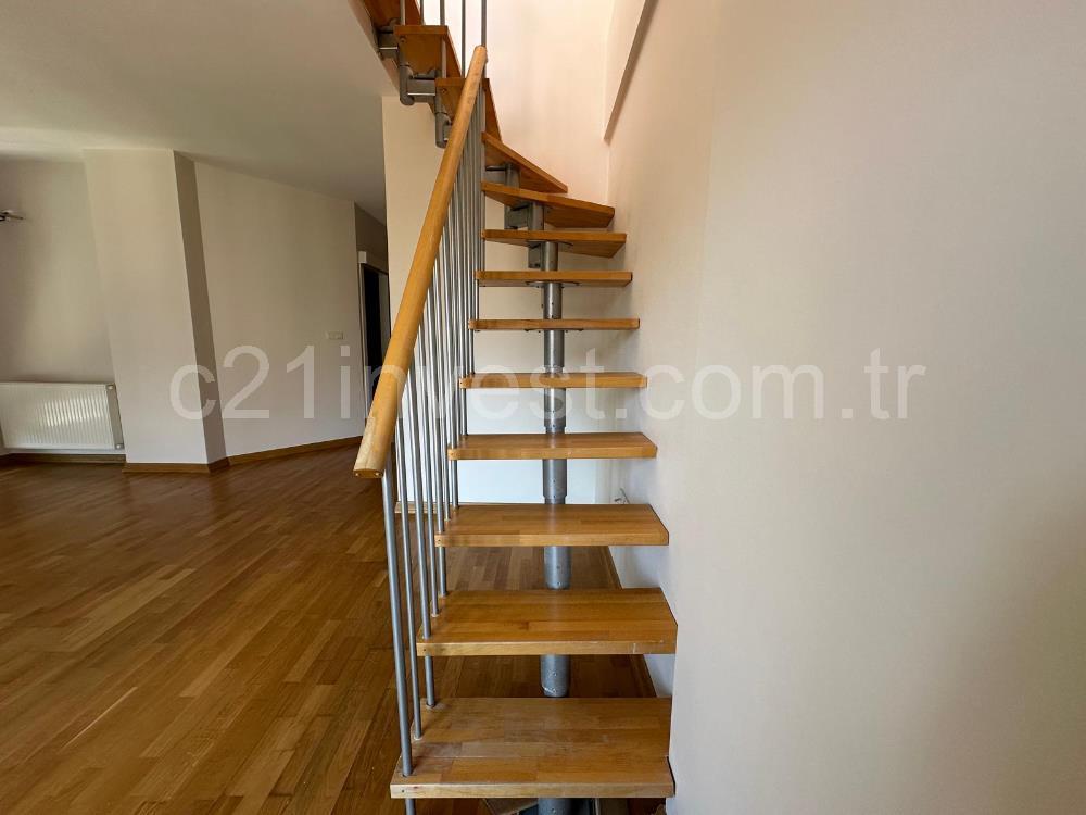 SAHRAYICEDİT'TE 3+2 SATILIK DUBLEKS FERAH, BENZERSİZ DAİRE