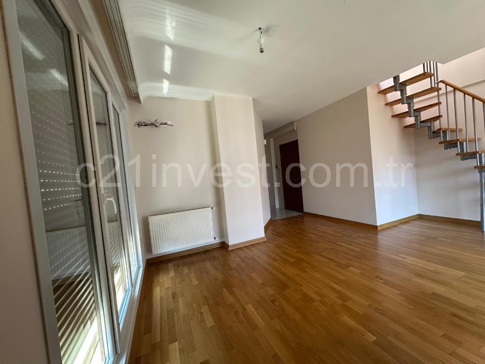 SAHRAYICEDİT'TE 3+2 SATILIK DUBLEKS FERAH, BENZERSİZ DAİRE