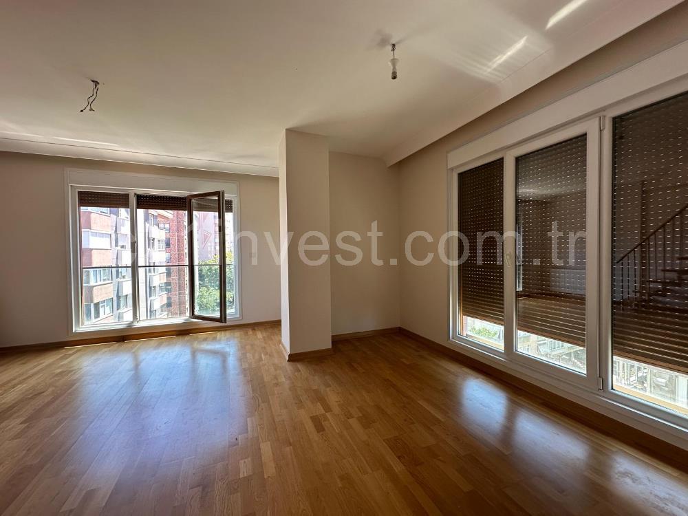 SAHRAYICEDİT'TE 3+2 SATILIK DUBLEKS FERAH, BENZERSİZ DAİRE