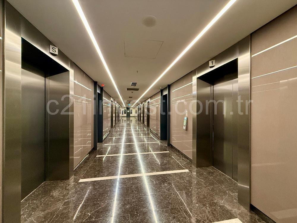 Skyland Satılık Ofis 557m²+ 25m2 Teraslı & Boş Ofis Vadistanbul
