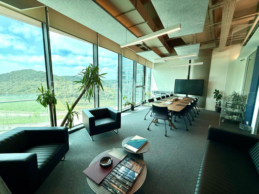 Vadistanbul Kiralık Ofis 450m2 +36m2 Teraslı Dekorasyonlu Maslak