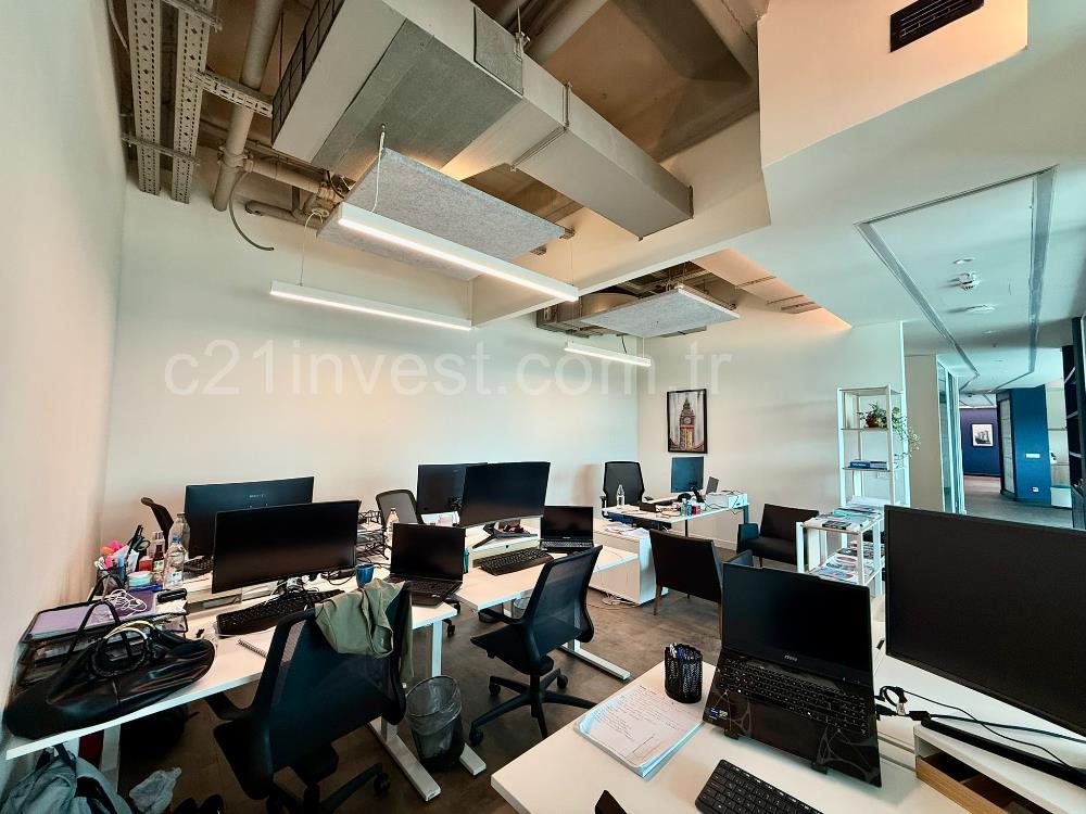 Vadistanbul Kiralık Ofis 450m2 +36m2 Teraslı Dekorasyonlu Maslak