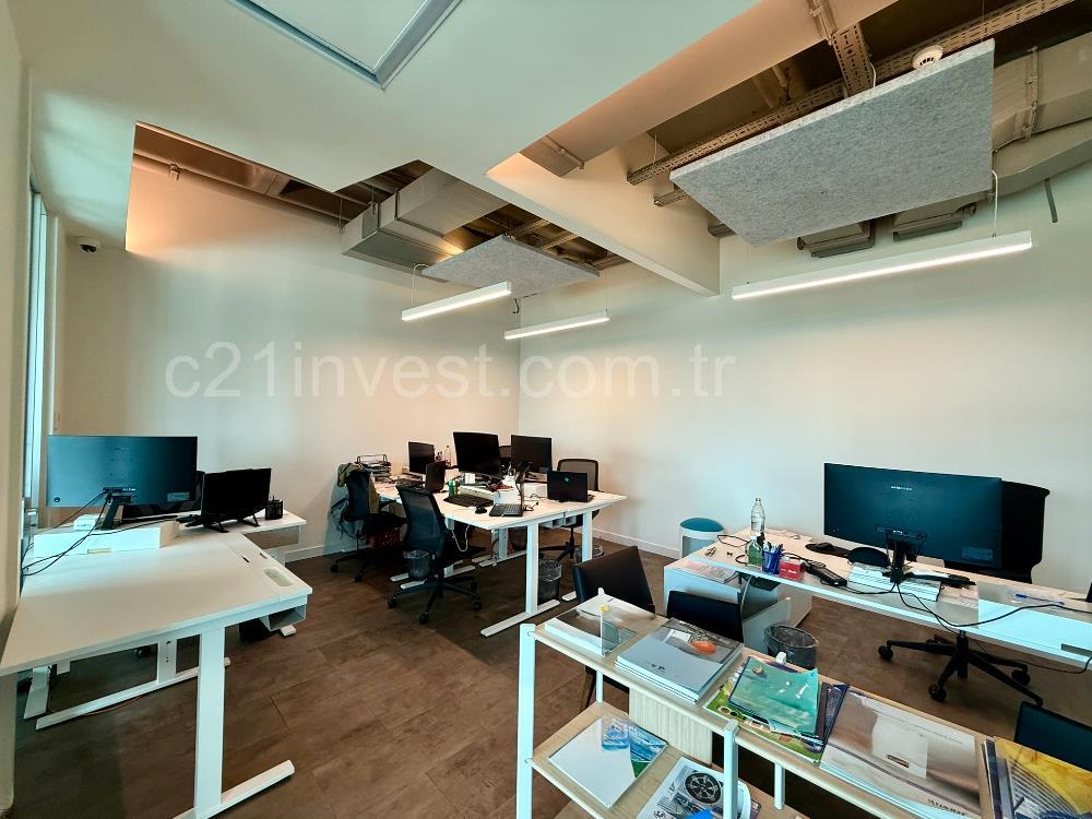 Vadistanbul Kiralık Ofis 450m2 +36m2 Teraslı Dekorasyonlu Maslak