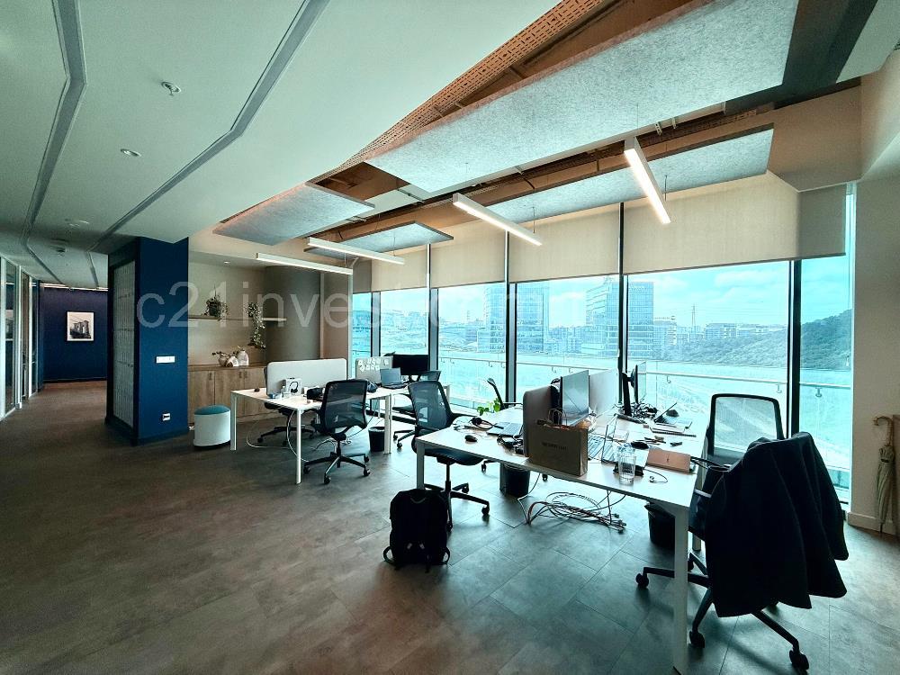 Vadistanbul Kiralık Ofis 450m2 +36m2 Teraslı Dekorasyonlu Maslak
