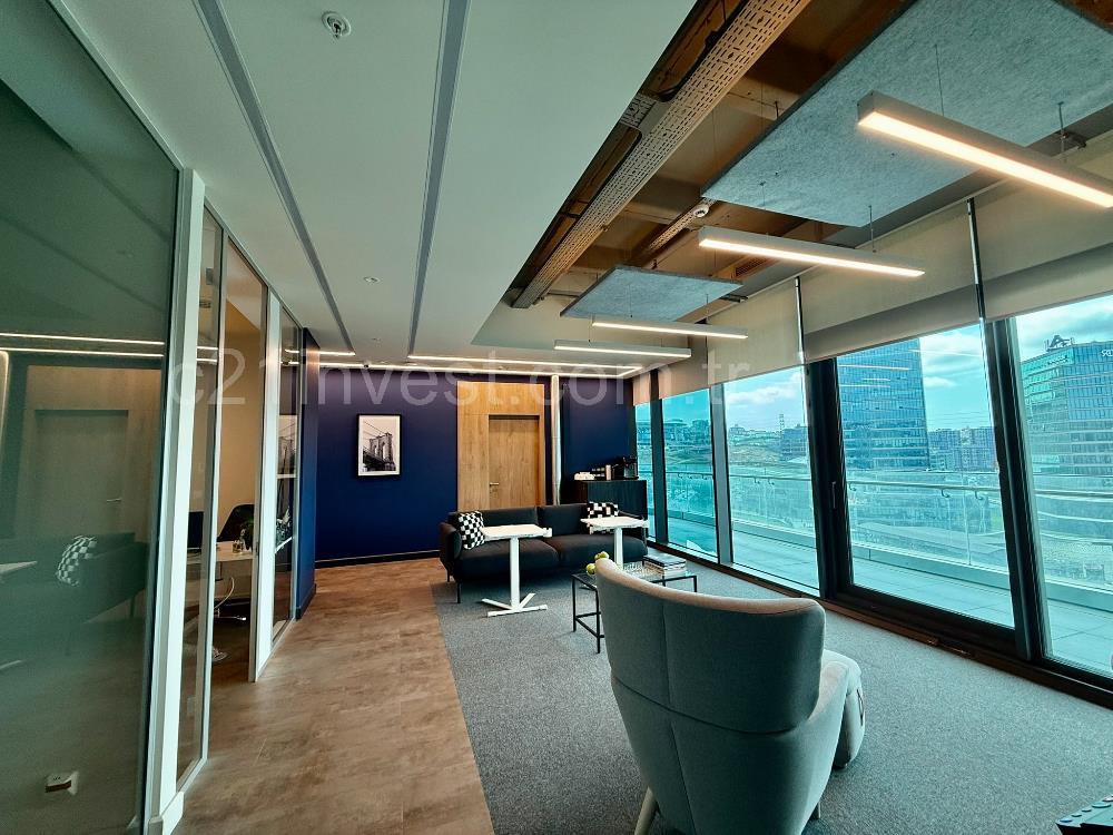Vadistanbul Kiralık Ofis 450m2 +36m2 Teraslı Dekorasyonlu Maslak