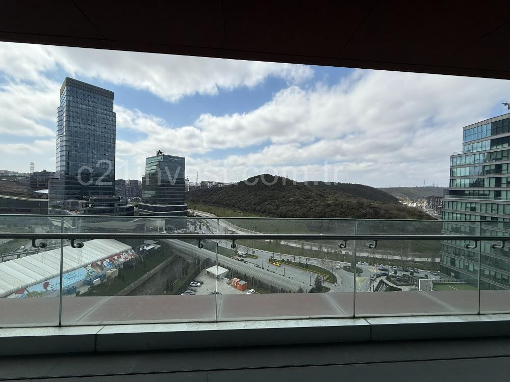 Vadistanbul Kiralık Ofis 450m2 +36m2 Teraslı Dekorasyonlu Maslak