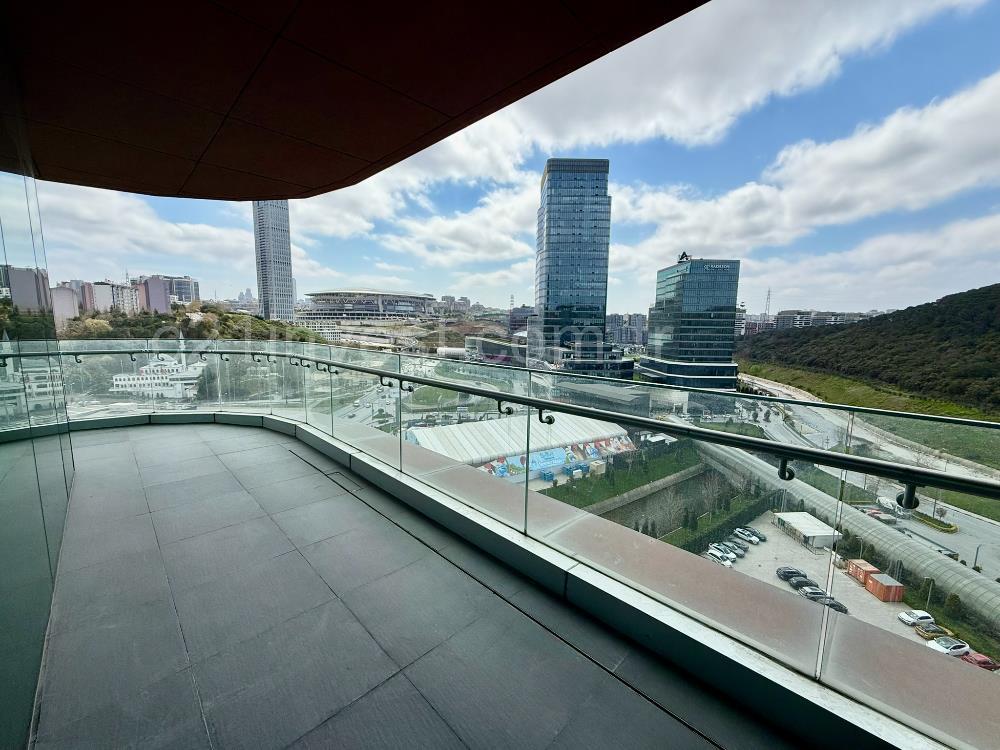 Vadistanbul Kiralık Ofis 450m2 +36m2 Teraslı Dekorasyonlu Maslak