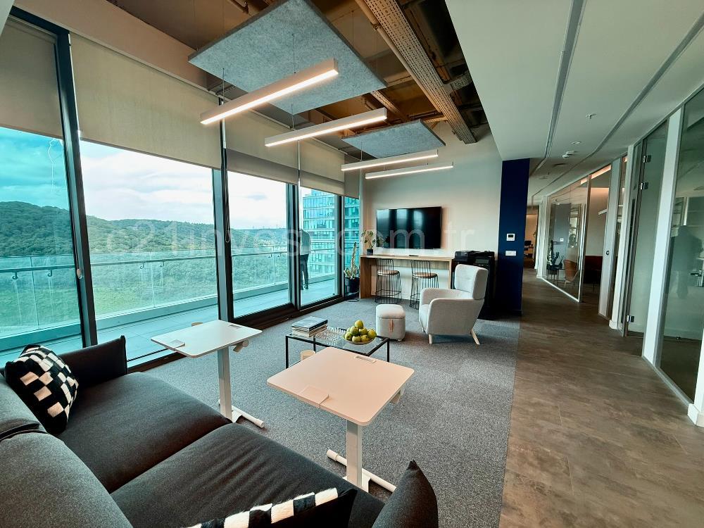 Vadistanbul Kiralık Ofis 450m2 +36m2 Teraslı Dekorasyonlu Maslak