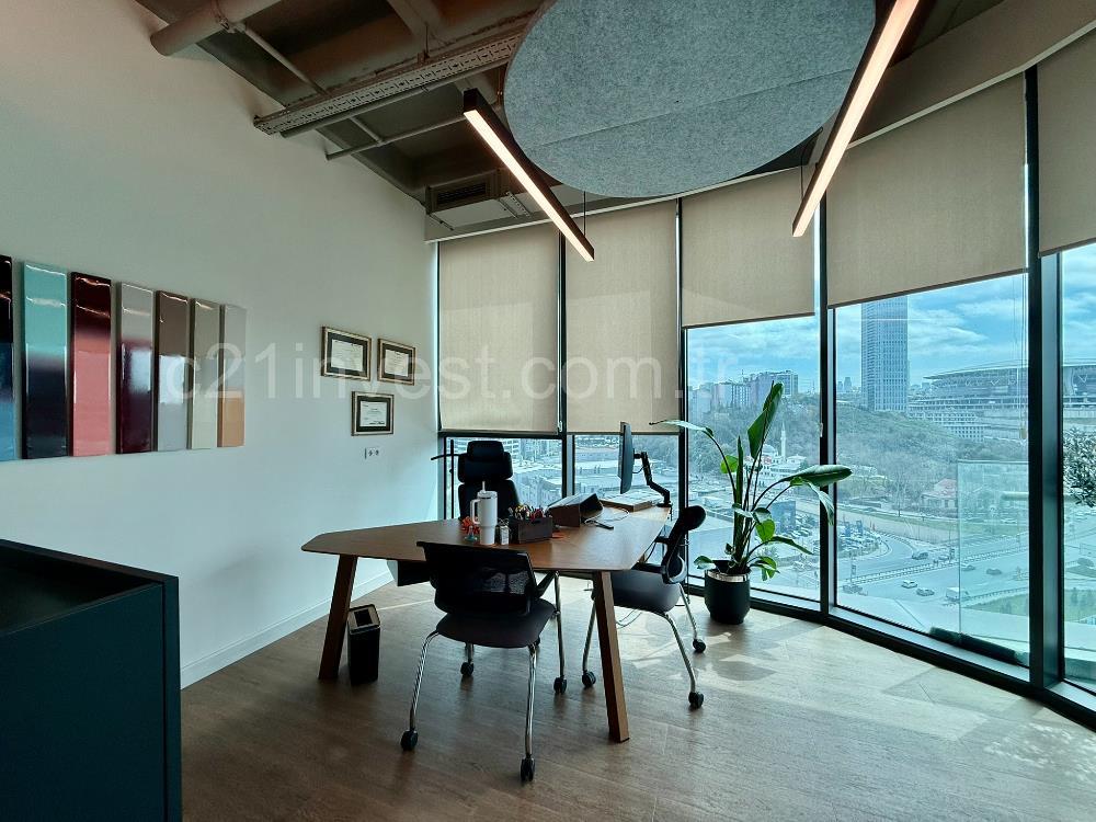 Vadistanbul Kiralık Ofis 450m2 +36m2 Teraslı Dekorasyonlu Maslak