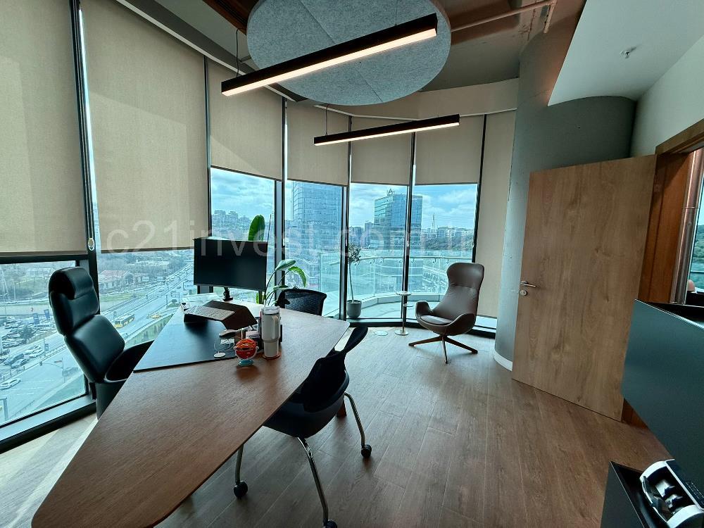 Vadistanbul Kiralık Ofis 450m2 +36m2 Teraslı Dekorasyonlu Maslak